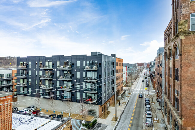 Smallman Place in Pittsburgh, PA - Foto de edificio - Building Photo