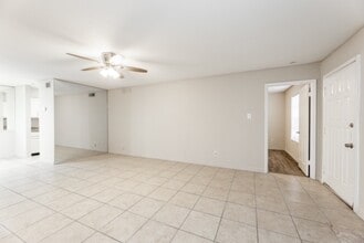 9797 Leawood Blvd, Unit 705 in Houston, TX - Building Photo - Building Photo