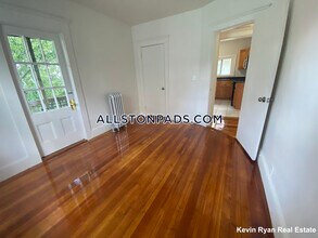 17 Boulevard Ter, Unit 2 in Boston, MA - Foto de edificio - Building Photo