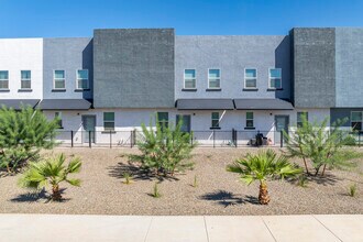 Villas at Vesta Views in Surprise, AZ - Building Photo - Building Photo