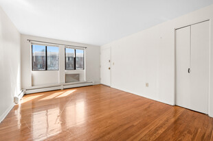 157 School St, Unit f in East Hartford, CT - Building Photo