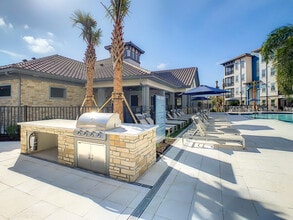 Bayfront On Sand Lake in Orlando, FL - Foto de edificio - Building Photo