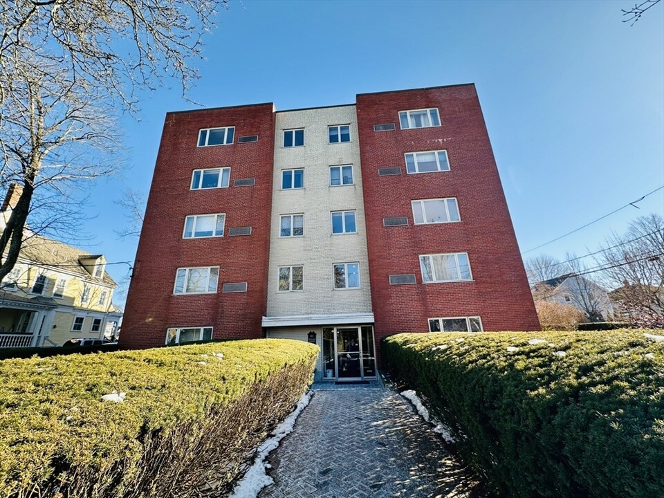 114 Pleasant St, Unit #104 in Arlington, MA - Building Photo