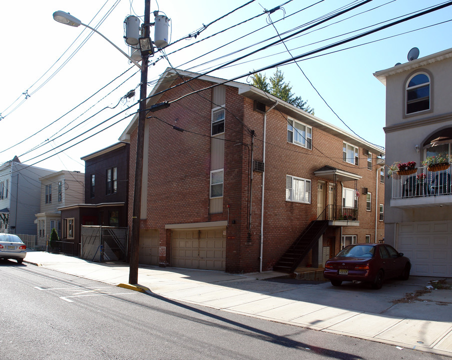 143-145 69th St in Guttenberg, NJ - Building Photo