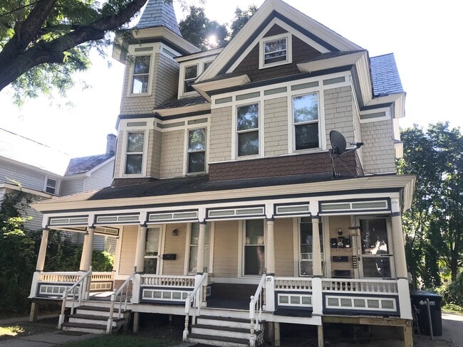 20 Grove Ave, Unit 1A