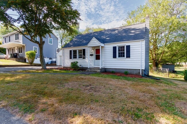 385 Pond Point Ave in Milford, CT - Building Photo - Building Photo