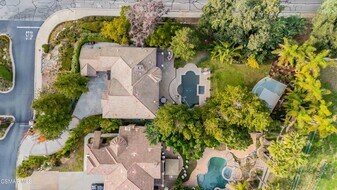 504 Rustic Hills Dr in Simi Valley, CA - Building Photo