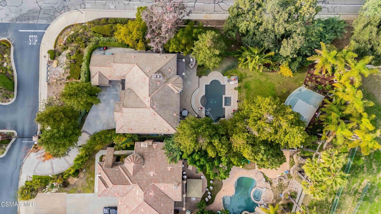 504 Rustic Hills Dr in Simi Valley, CA - Building Photo