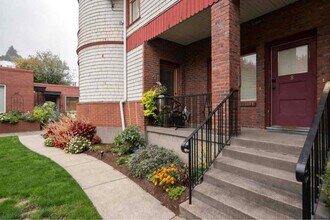 2233 NW Flanders St in Portland, OR - Foto de edificio - Building Photo