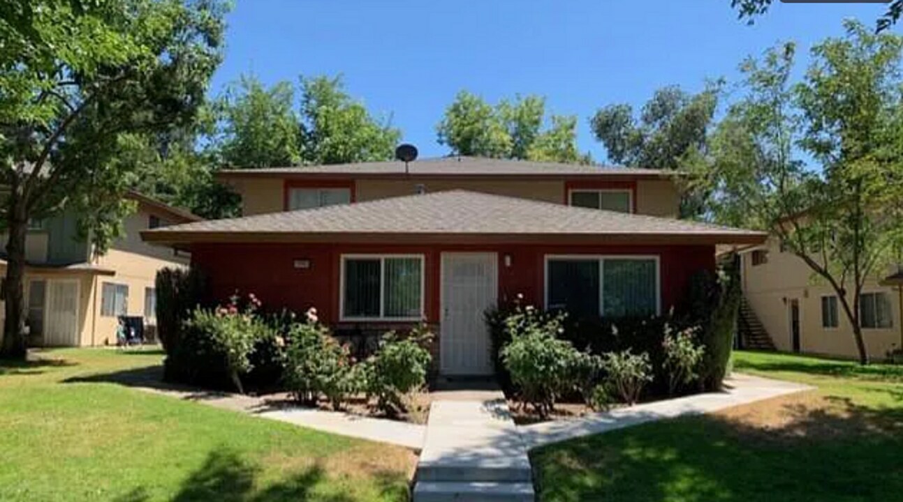 5093 Connecticut Dr in Sacramento, CA - Building Photo