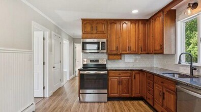 45 Emery St, Unit 45 in Westbrook, ME - Building Photo - Building Photo