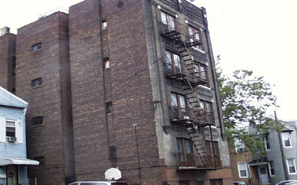 48 Garrison Ave in Jersey City, NJ - Building Photo - Building Photo