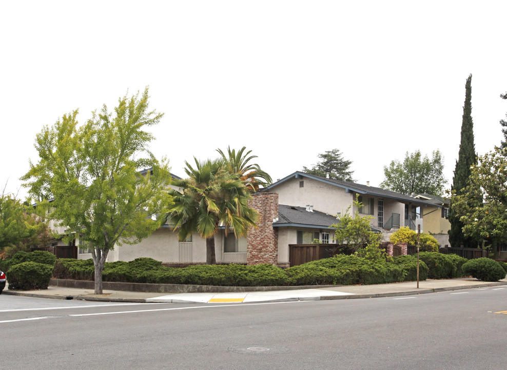 1576 Hollenbeck Ave in Sunnyvale, CA - Building Photo