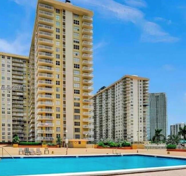 231 174th St in Sunny Isles Beach, FL - Building Photo - Building Photo