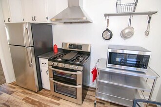 116 24th St, Unit REAR in Manhattan Beach, CA - Building Photo - Building Photo