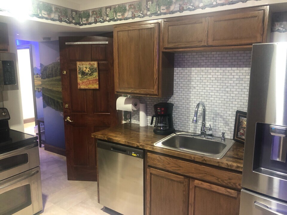 325 Ronkonkoma Ave in Ronkonkoma, NY - Building Photo
