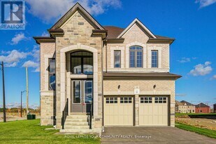 18 Shadyridge St in King City, ON - Building Photo