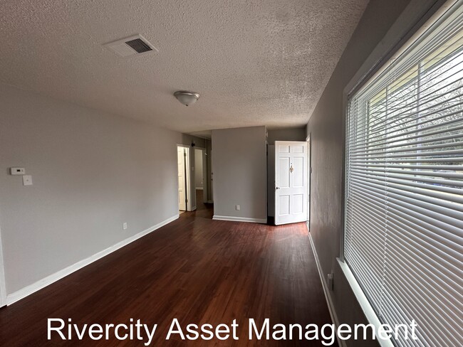 1696 Russwood Rd in Memphis, TN - Building Photo - Building Photo