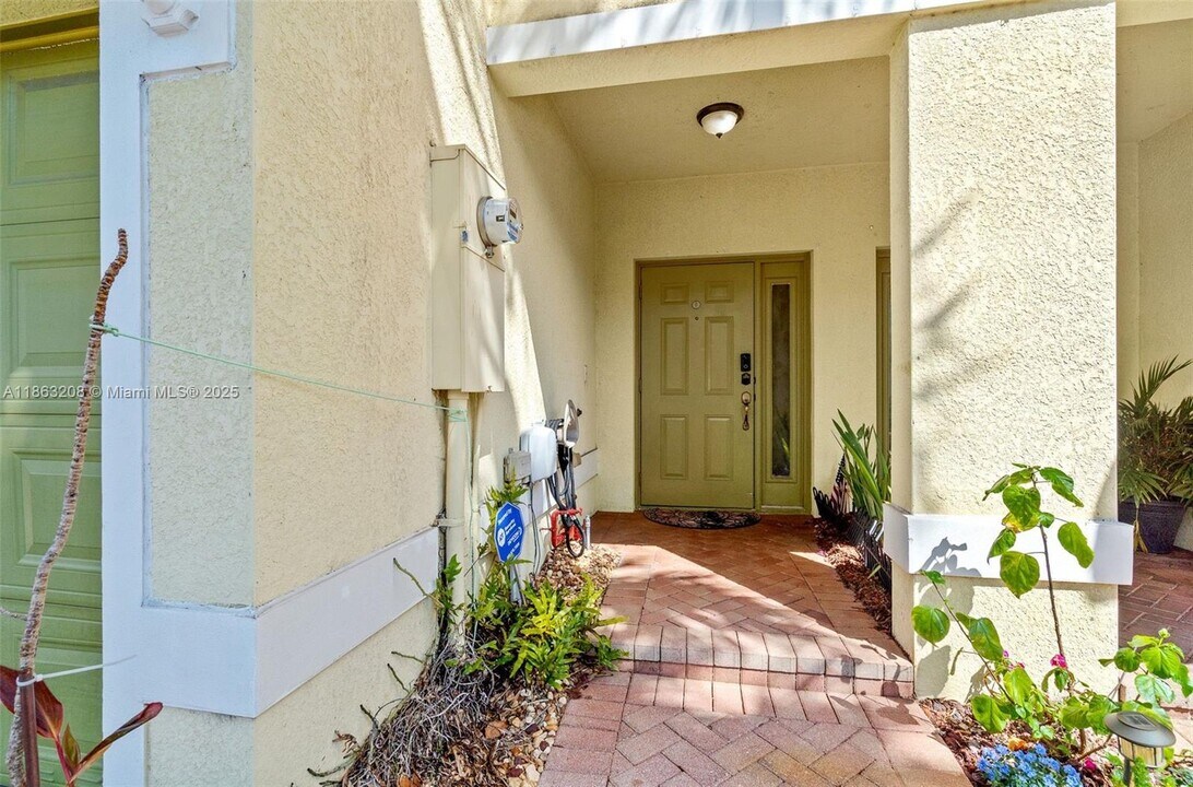 2429 NW 31st Ct in Oakland Park, FL - Building Photo