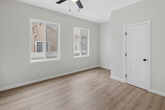 1827 E 4th St in Long Beach, CA - Foto de edificio - Building Photo