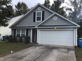 7 Holly Springs Cir in Port Wentworth, GA - Building Photo