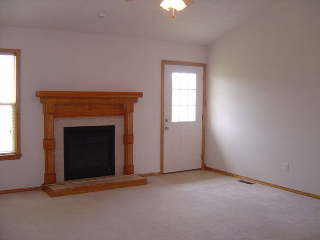 802 E Waterford Blvd in Ozark, MO - Building Photo - Building Photo