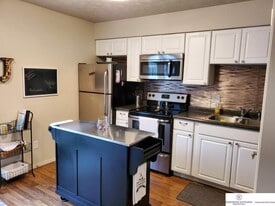 1905 Thurston Ave, Unit #7 in Bellevue, NE - Building Photo