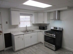 35600 Union Lake Rd-Unit -A in Harrison Township, MI - Building Photo - Building Photo