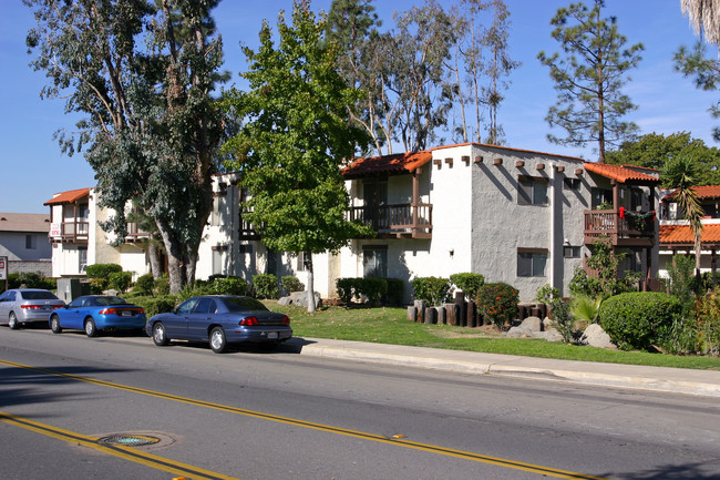 Vale Creek Villas Apartments in Vista, CA - Building Photo - Building Photo