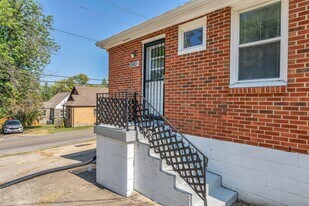 1910 Riverside Dr in Nashville, TN - Building Photo