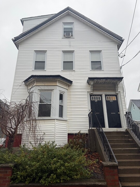 56 Cedar St, Unit 1 in Somerville, MA - Building Photo