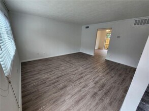 120 Biscayne Dr NW in Atlanta, GA - Building Photo - Building Photo