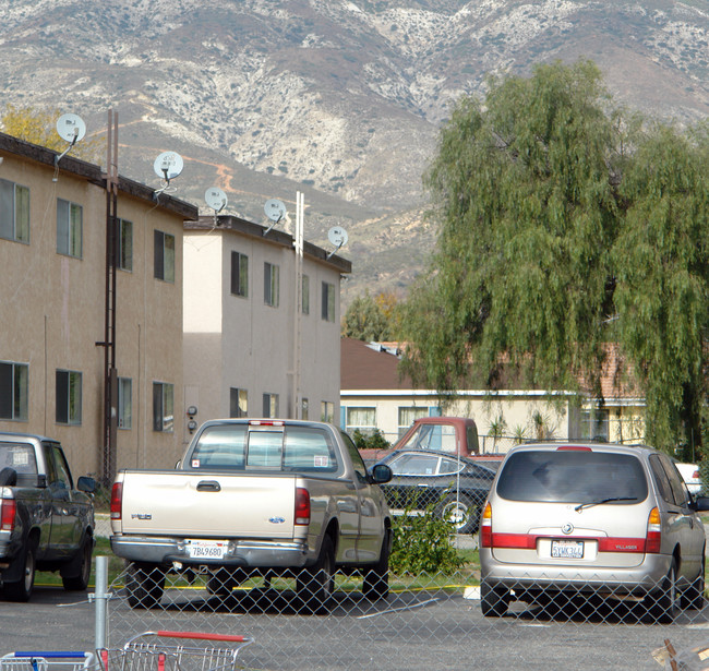 4221 Mountain Dr in San Bernardino, CA - Foto de edificio - Building Photo