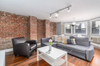 2452 1/2 18th St NW in Washington, DC - Building Photo - Building Photo