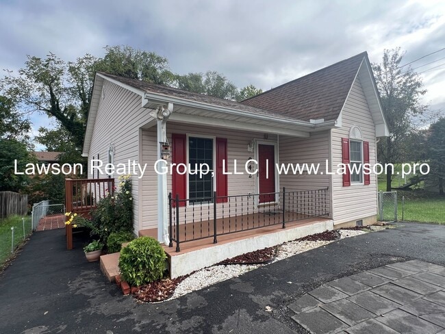 942 Bedford Rd in Vinton, VA - Building Photo - Building Photo