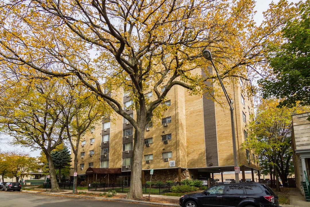 Kenilworth Towers in Oak Park, IL - Foto de edificio