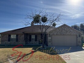 1410 Sundance Rd in Stephenville, TX - Building Photo