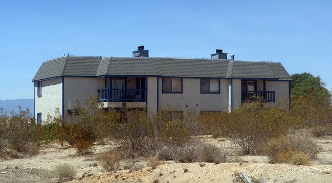 16266 Viho Rd in Apple Valley, CA - Foto de edificio - Building Photo