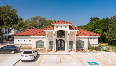 La Marquesa Apartments in San Antonio, TX - Building Photo - Building Photo