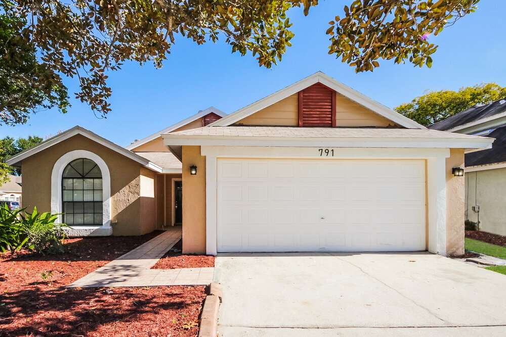 791 E Charing Cross Cir in Lake Mary, FL - Building Photo
