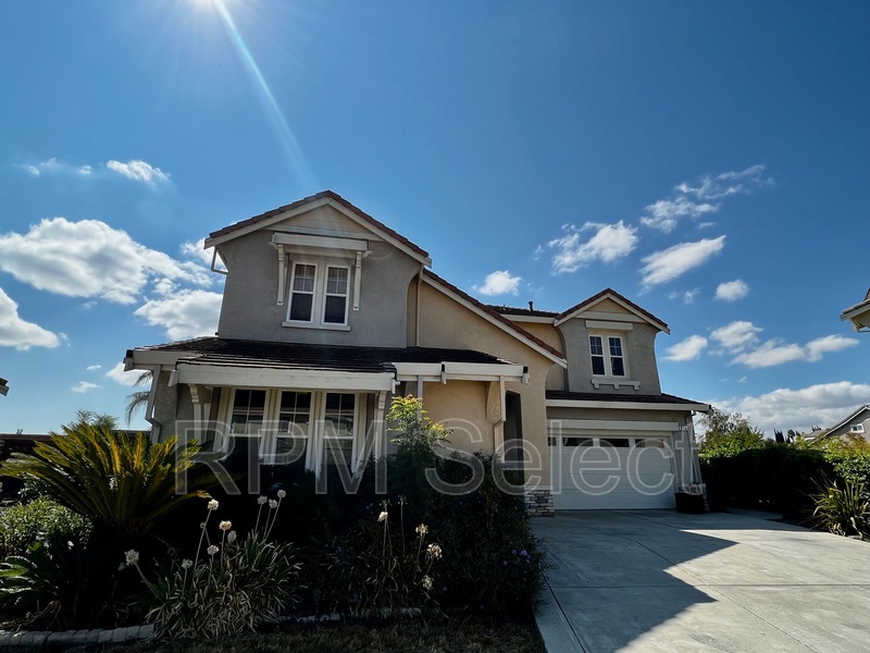 814 Oakmont Ct in Brentwood, CA - Foto de edificio