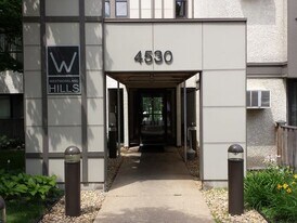 4530 Park Commons Dr, Unit 207 in St. Louis Park, MN - Building Photo
