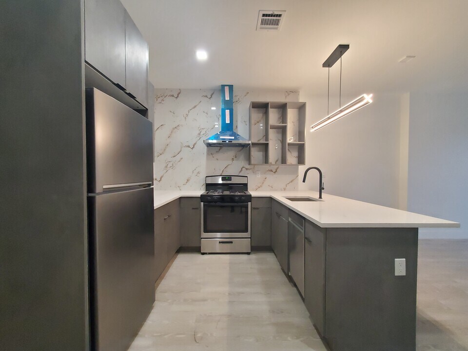 670 Ocean Ave, Unit 2 in Jersey City, NJ - Building Photo