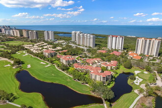 7032 Pelican Bay Blvd, Unit Pelican Bay in Naples, FL - Building Photo - Building Photo