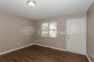 2027 Highland Ave in Cincinnati, OH - Building Photo - Building Photo