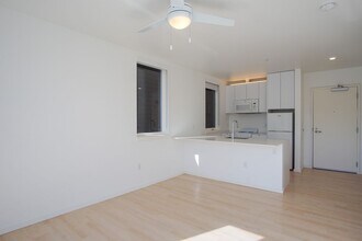 1475 SE 15th Ave in Portland, OR - Building Photo - Building Photo