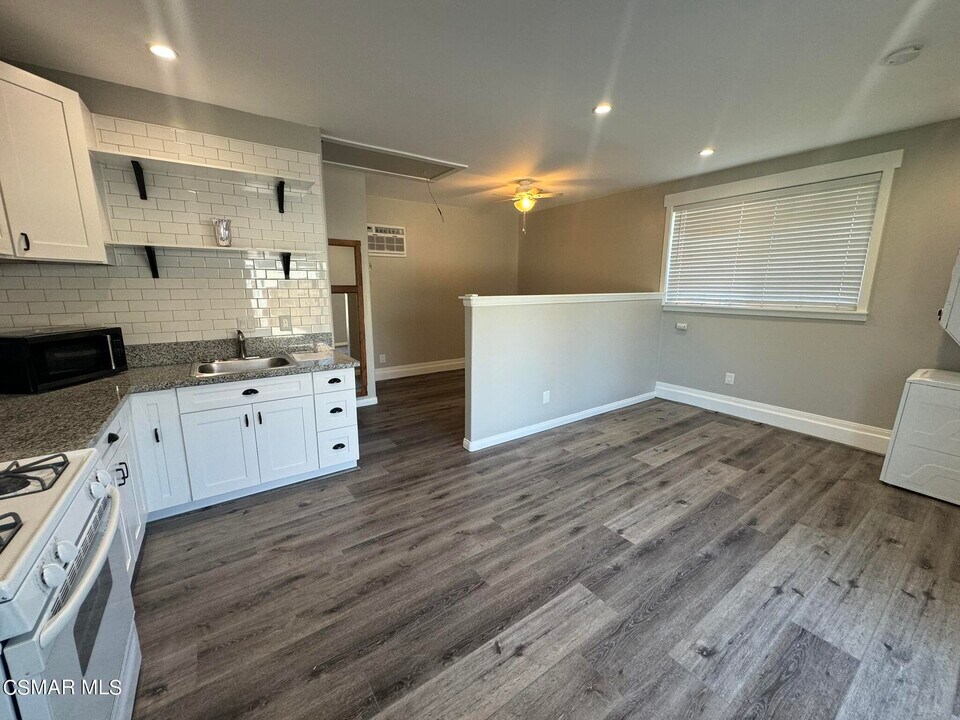 3263 Cole Ave in Simi Valley, CA - Building Photo