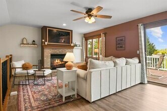 609 N Woods Edge Dr in Oregon, WI - Foto de edificio - Building Photo