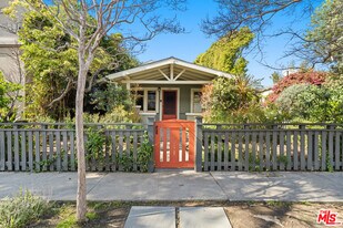 813 Crestmoore Pl in Los Angeles, CA - Building Photo