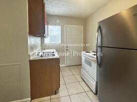 1861 Bisbee St in Jacksonville, FL - Building Photo